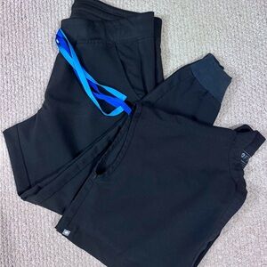 Figs Black scrub set